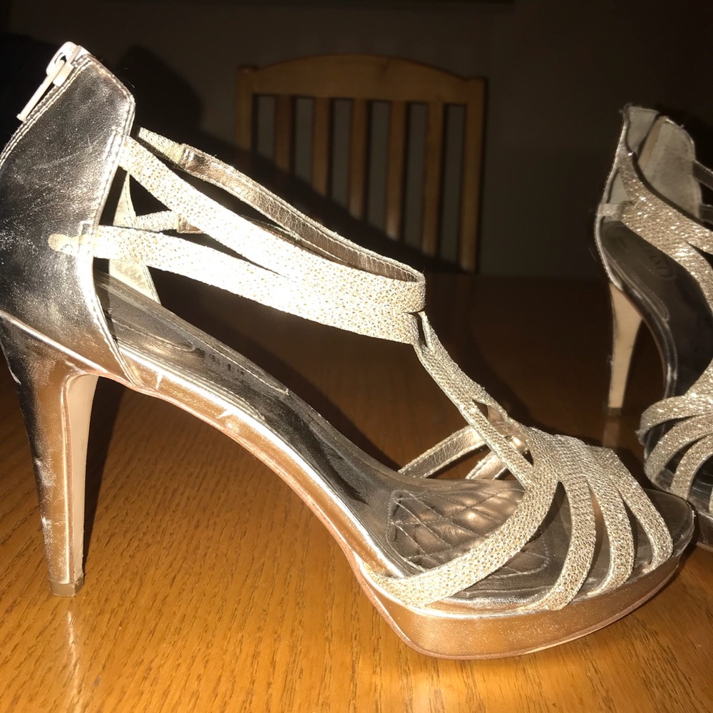 Gold Heels - Picture 3 of 4